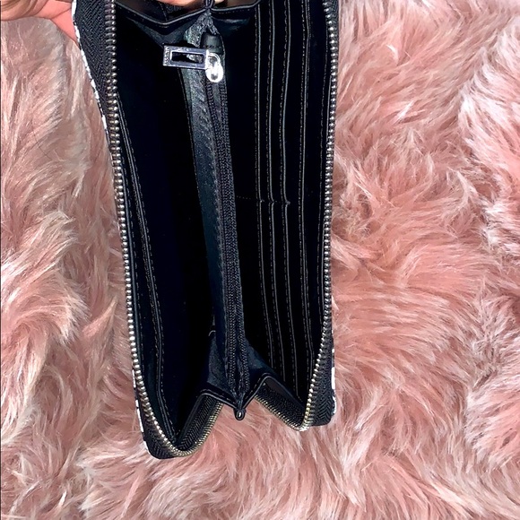 Guess Purse & Wallet - Picture 5 of 6